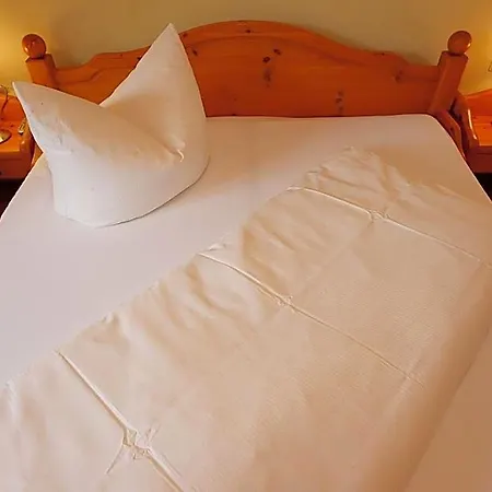 Rebland Hotel *